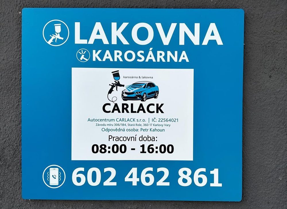 Označení provozovny CARLACK s kontaktem a pracovní dobou